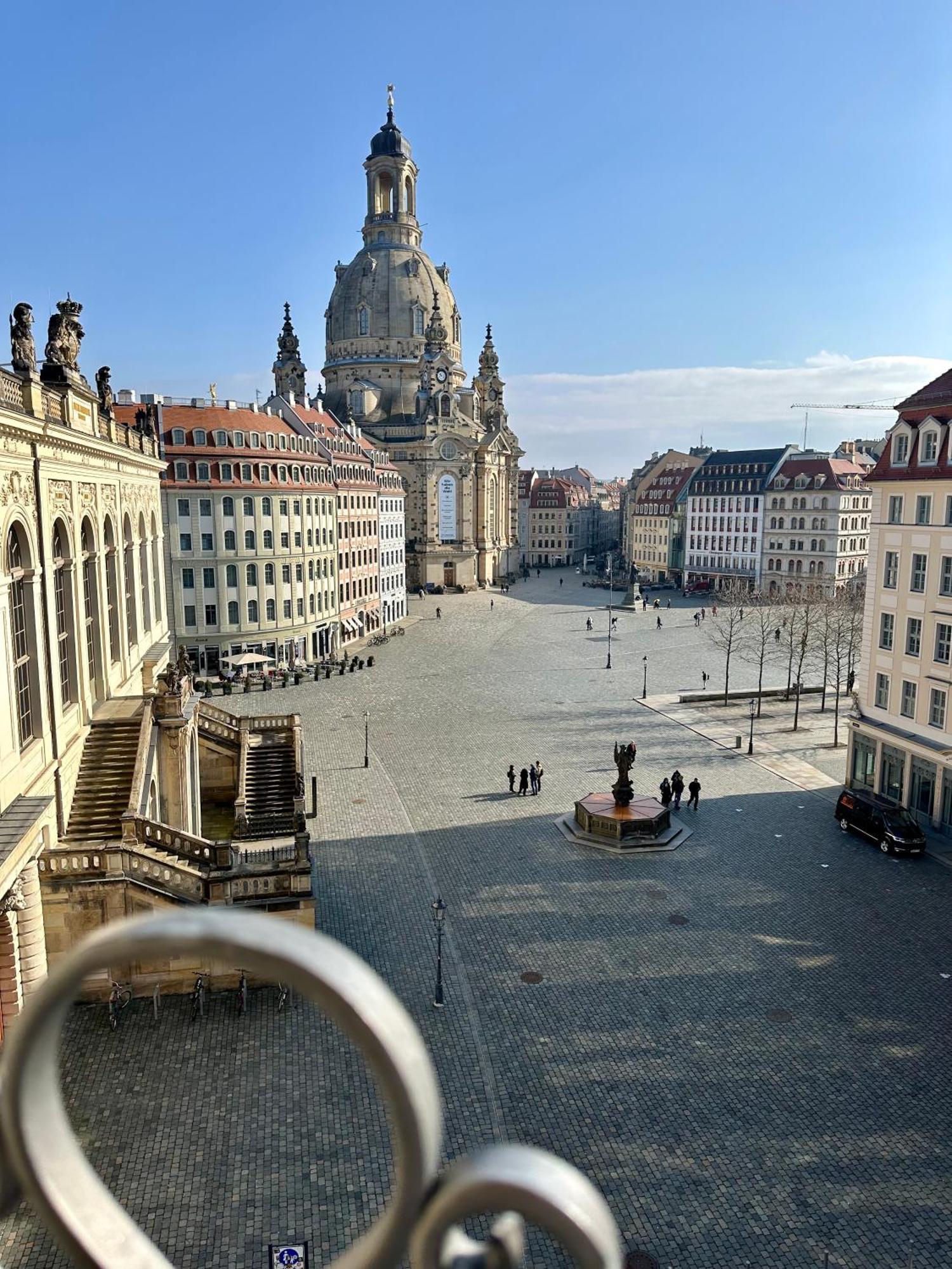 Luxus Suite Mit Einmaligem Blick Auf Die Frauenkirche Dresden Luaran gambar